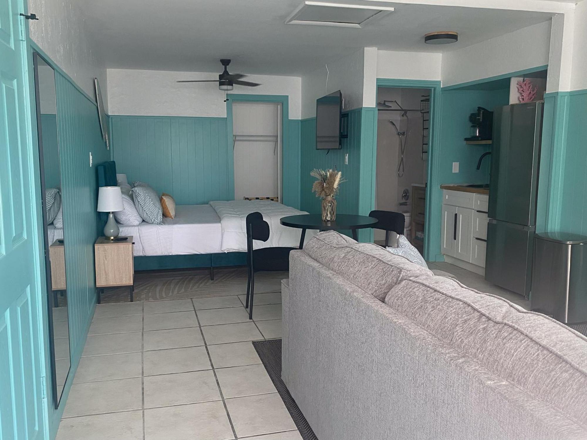 Oasis Palms Resort St. Pete Beach Esterno foto